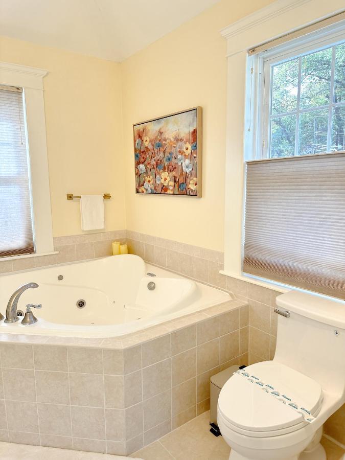 Vila 7 Mins Drive To Yale, Large Fenced Yard New Haven Exteriér fotografie